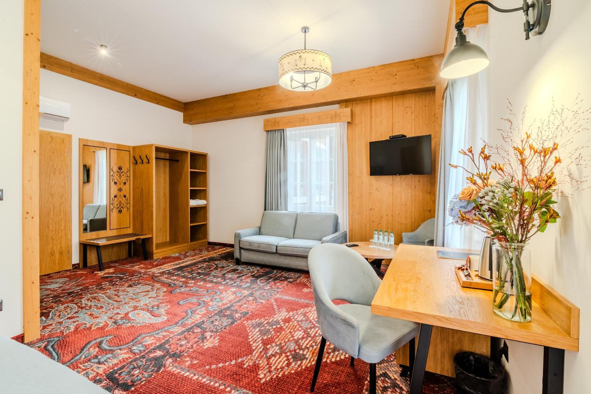 Maria Hotel *